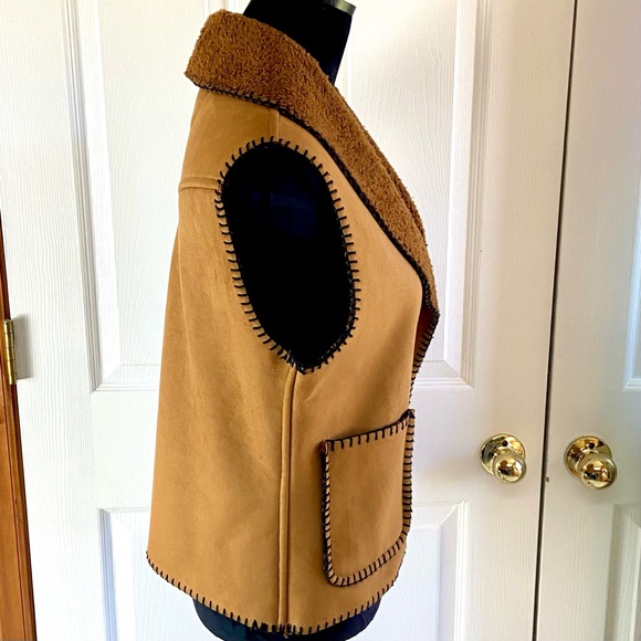 Country Clothing Company Cheyenne Collection Tan Faux Suede Vest - Picture 2 of 16